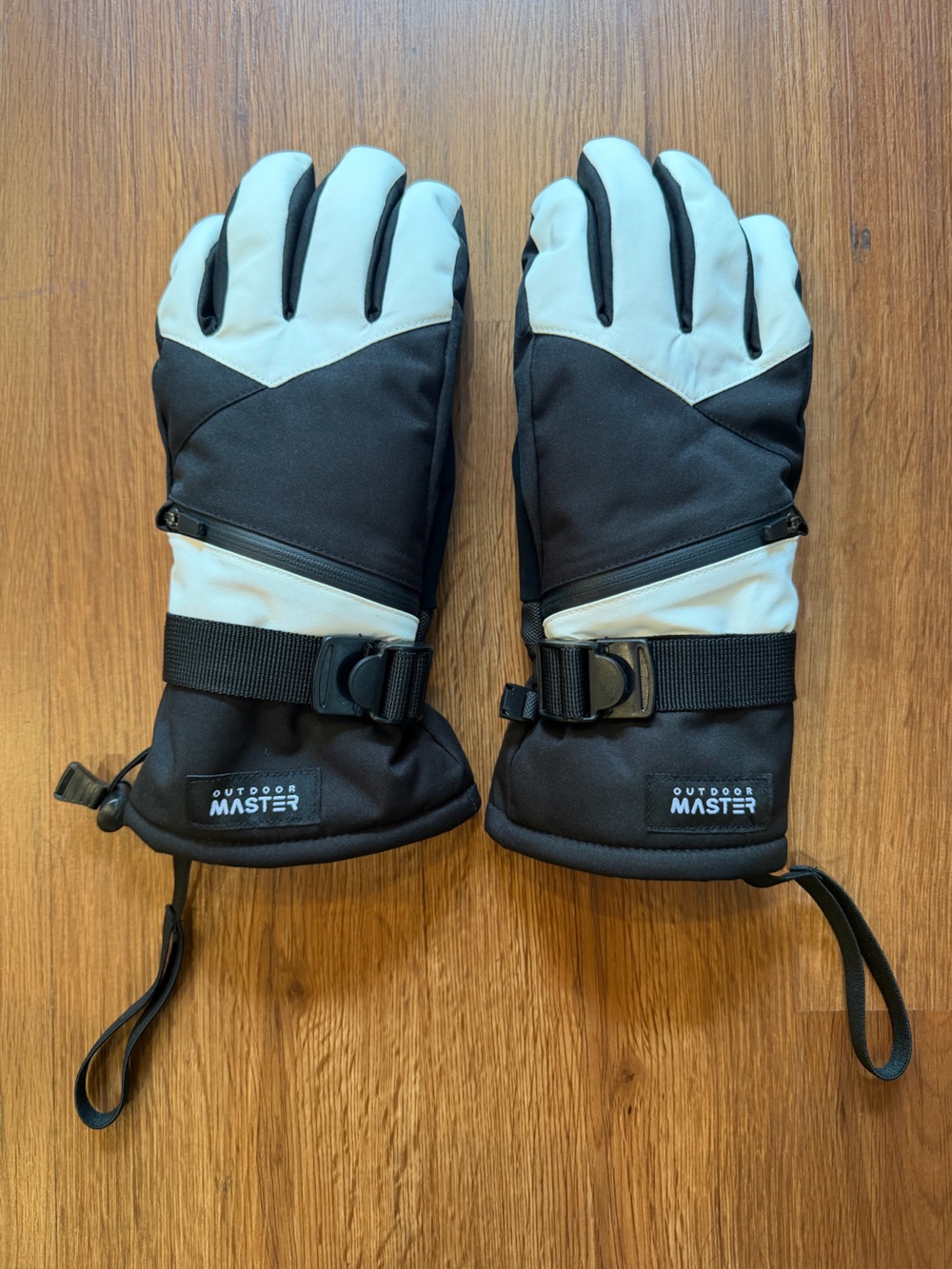 Outdoor Master Women’s Black and White Insulated Ski Gloves